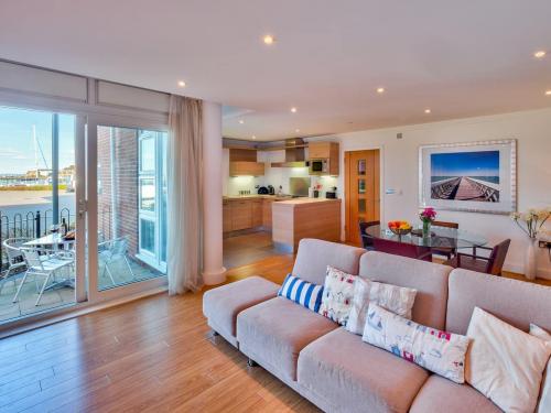 28 Marinus Apartments, , 