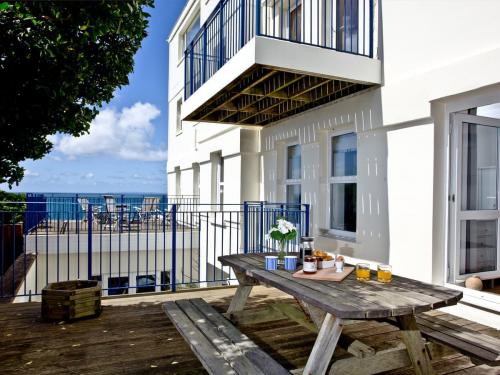 5 Devon Beach Court, , 