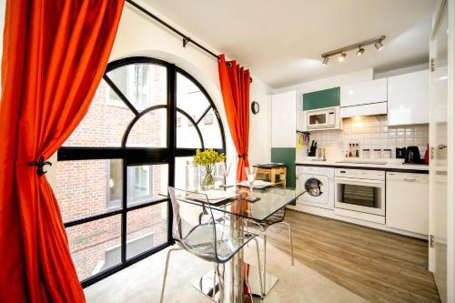 Exclusive 1 Bed Flat Close To St Paul's Cathedral, Fleet Street, 
