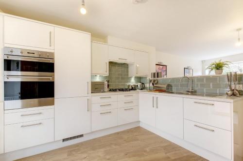 Lovely 2 Bed House In Bristol, Cotham, 
