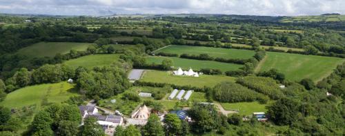 Ceridwen Glamping, Double Decker Bus And Yurts, Felindre, 