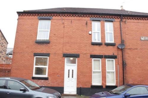 Large 6 Bed House With Hot Tub, Wavertree, 