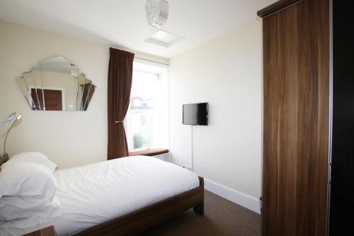 4 Bedroom Maisonette In Clifton, Cotham, 