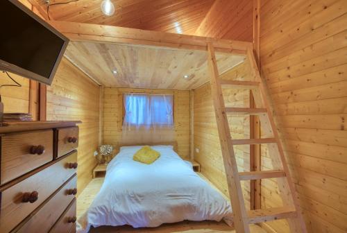 Luxury Log Cabin, East Retford, 