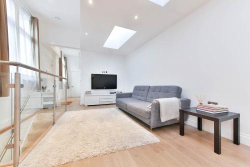 New Sleek And Smart 2bd Flat In Fulham/chelsea, Fulham, 