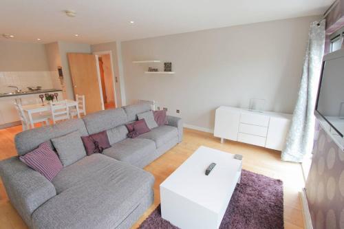 City Centre One Bedroom Apartment- Hopewell, Welsh Back, 