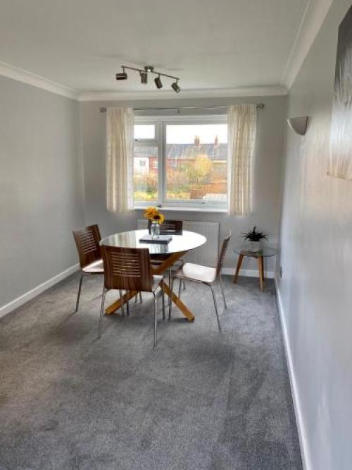 Modern 2 Bedroom Town Centre Apartment With Parking, Stratford upon Avon, 