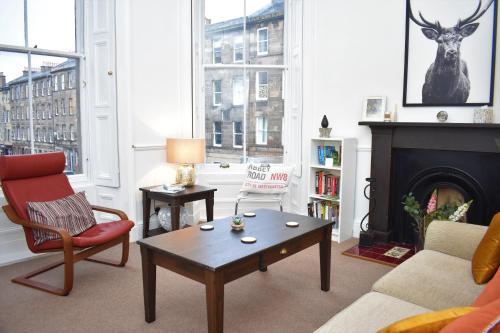 Traditional 2br Tenement Flat Next To Summerhall, Newington, 