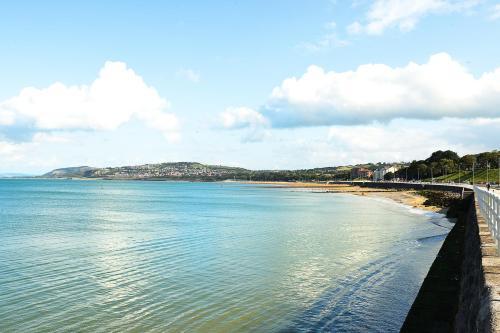 Beautiful Beach Front Cottage, Rhos On Sea, 