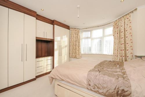 Large Double Bedroom, Edgware, 