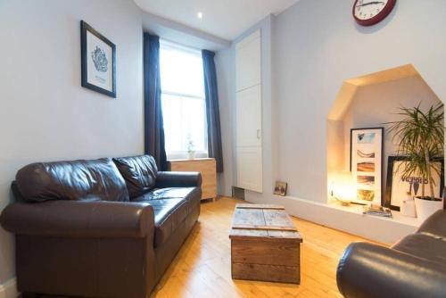 Beautiful 2 Bed Apartment Rose St, Glasgow, 