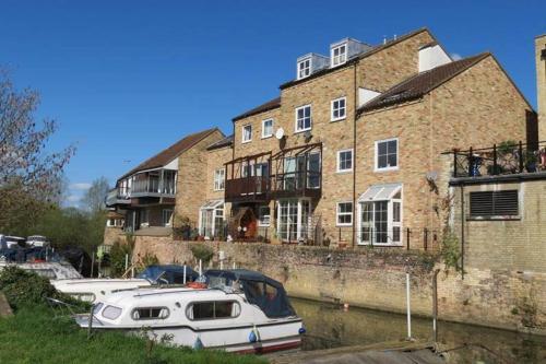 River Courtyard Apartment In The Heart Of Stneots, St Neots, 