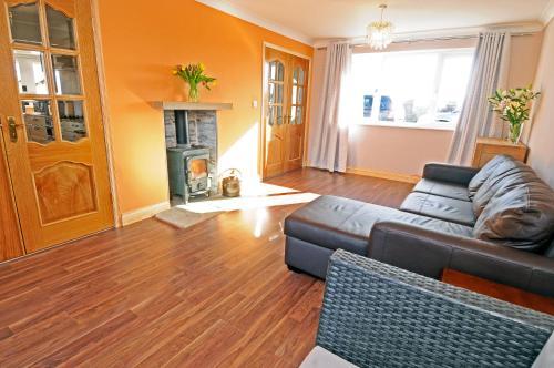 Rugby Field Cottage Whitby With Off-street Parking, Whitby, 
