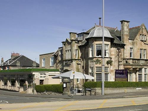 Orchard Park Hotel, Busby, 