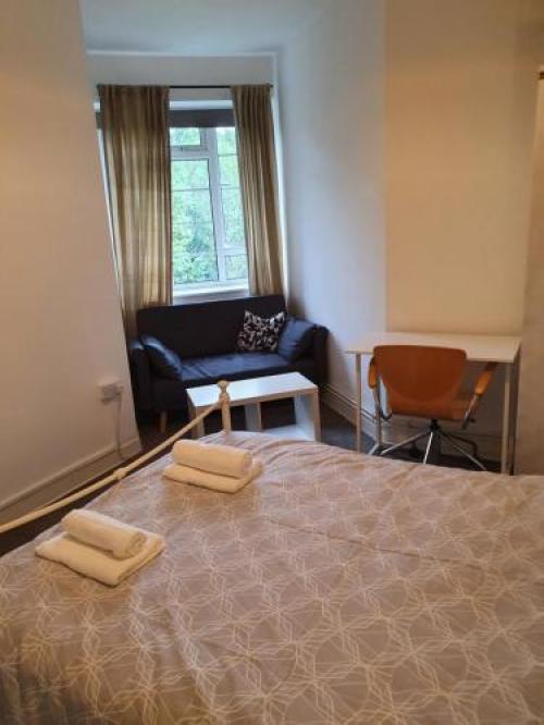 Spacious 4th Floor Double Room In Eclectic Flat, Vauxhall, 
