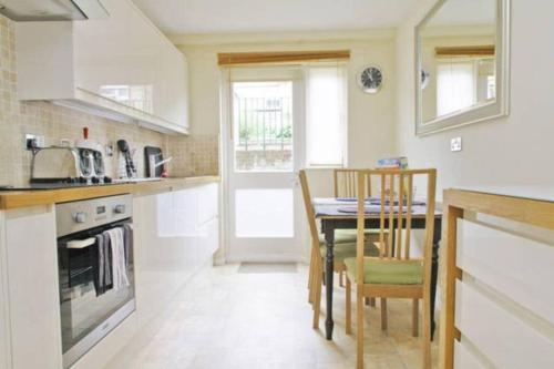 2 Bedroom Apartment With Patio - Ideal Location London Zone 1, Lambeth, 