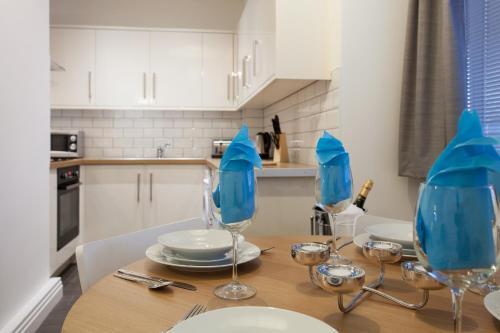 Cristol Clear Living At Thornhill House, Watford, 