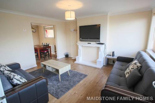 Ideal House In Maidstone - Free Parking - 24 Hour Checkin, Maidstone, 