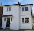 Modern Rochester 3 Bed House With Private Parking