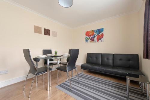 Serviced Accommodation Near London And Stansted - 3 Bedrooms, Harlow, 