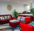 Chic Apartment In London Near Royal Air Force Museum