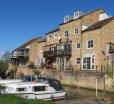 River Courtyard Apartment In The Heart Of Stneots