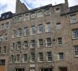 Canongate - Spacious And Historic 2 Bed Flat On Royal Mile
