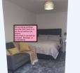 Flat 2 Modern Two Bedrooms Home With En-suite, Free Parking And Netflix
