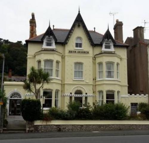 Bryn Derwen With Private Car Park, Llandudno, 