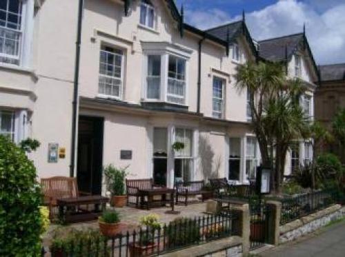 Llewellyn Avenue Apartment, Llandudno, 