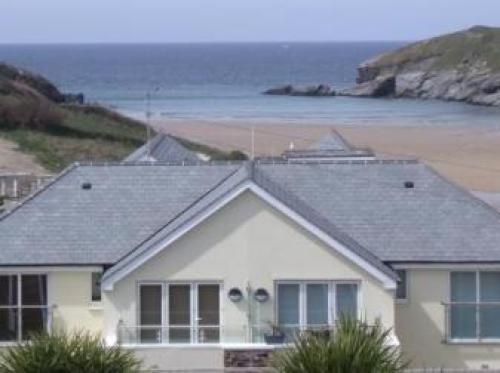 Porth Sands Beachfront Apartment, Porth, 