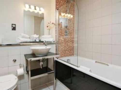 Grand Plaza Serviced Apartments, Queensway, 
