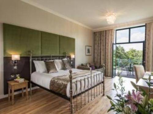 Vale Resort, Pontyclun, 