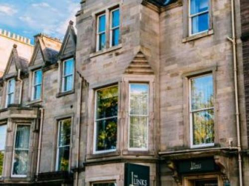 Traditional Apartment Oer The Meadows - Sleeps 11, Newington, 