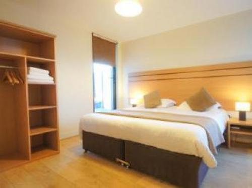 Crompton Court Apartments, Wood Green, 