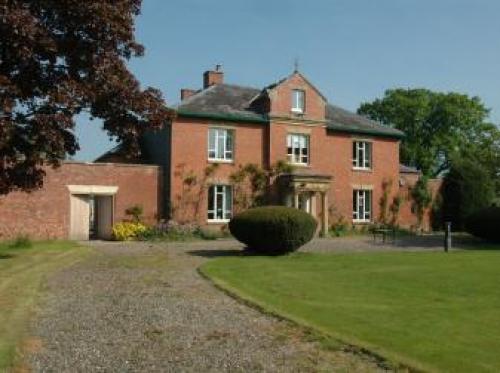 Mid Wales Arts B&b, Caersws, 