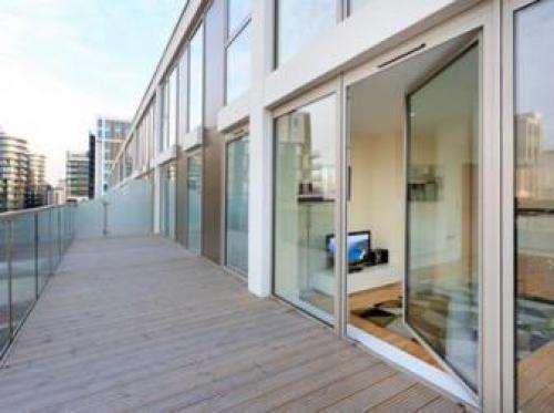 Denison Deluxe Apartments, Docklands, 