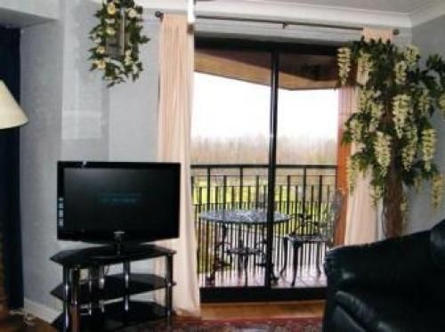 Xscape View Apartment With Balcony, Bletchley, 
