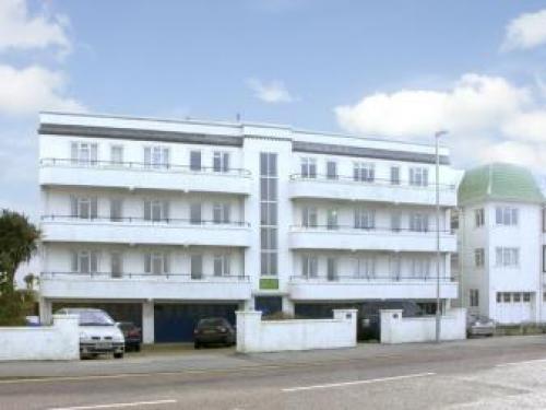 Beautiful Apartment With A Stunning Location, Sandbanks, 