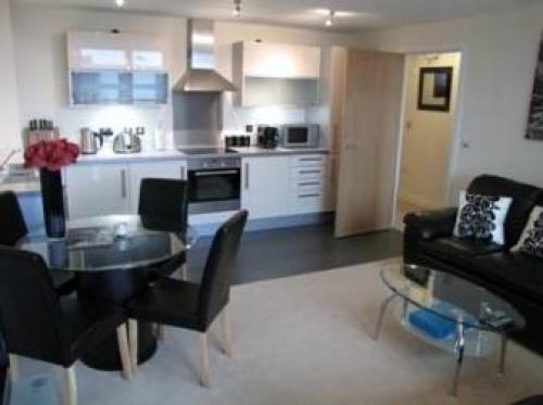 The Apartment Rooms @vizion - Exec Penthouse, Bletchley, 
