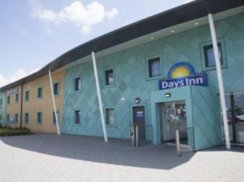 Ramada By Wyndham Cobham, Cobham, 