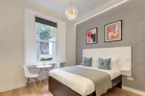Royal Park Hotel, Queensway, 
