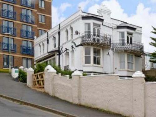 2 The Villa - 3 Bedroom Apartment With Great Views, Ilfracombe, 