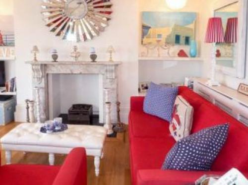 Tranquil Beachfront Deluxe Two Bedroom Apartment, Deal, 
