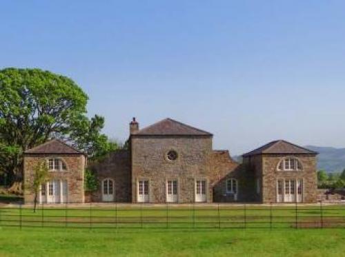 Broughton Astley Villa Sleeps 11 Wifi, Skipton, 
