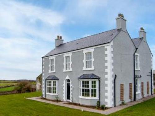 Peak Farmhouse, Llanerchymedd, 