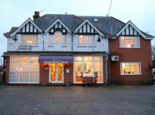 Cumberland House Gatwick B & B, Horley, 