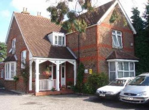 Corner House Hotel Gatwick, Horley, 