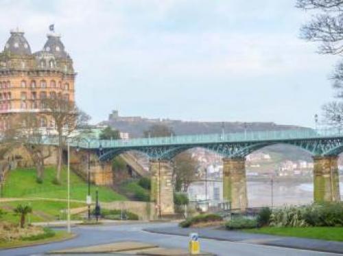 Scarborough-penthouse, With Private Balcony, Lift And Parking, Scarborough, 