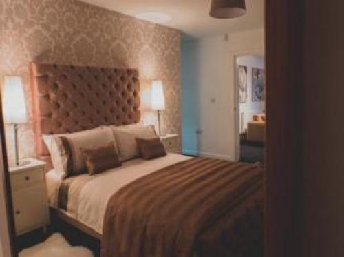 Discovery Suite â€“ Simple2let Serviced Apartments, Halifax, 